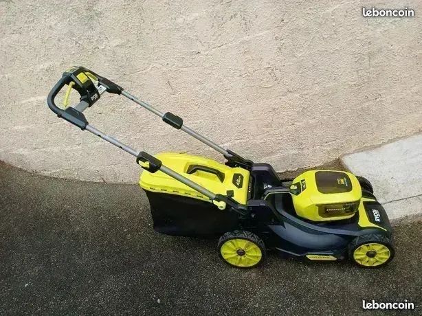 Tondeuse auto tracté à batteries Ryobi 36V Coupe 46cm (image 1)