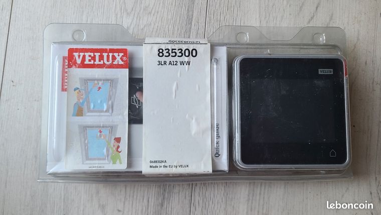 Volet Roulant électrique SOLAIRE + Télecommande VELUX - SSL UK08 - Fenêtre de toit Volet Roulant électrique SOLAIRE + Télecommande VELUX - SSL UK08 - Fenêtre de toit