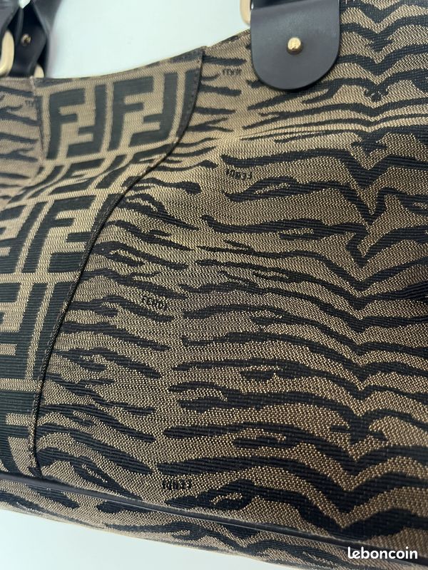 Grand Sac en Toile Zébrée et Cuir Fendi comme neuf (image 4)