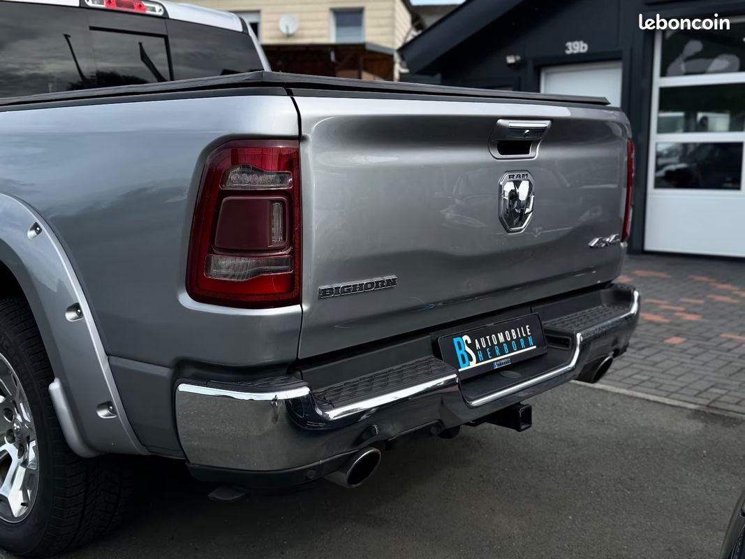 Dodge RAM 1500 Big Horn 5.7 HEMI 401 ch 4x4 – Uconnect – Caméras AV/AR – Attelage (image 7)