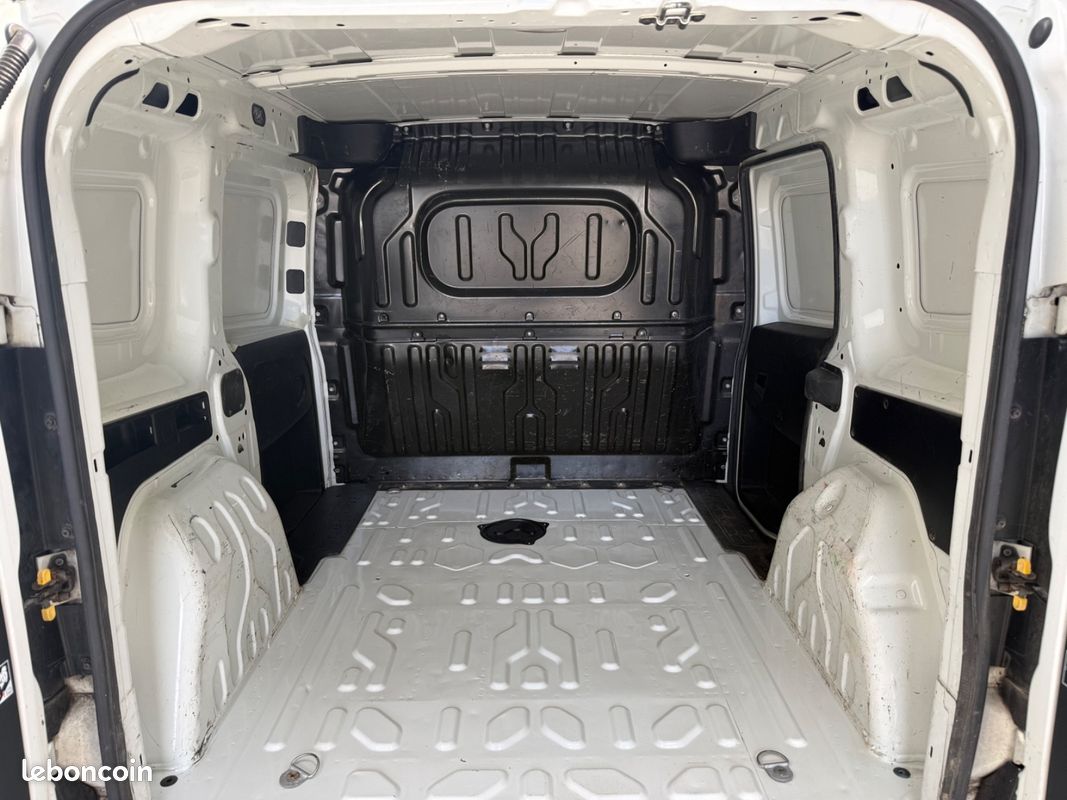 Opel Combo 1.6cdti 90 2eme main vehicule propre (image 7)