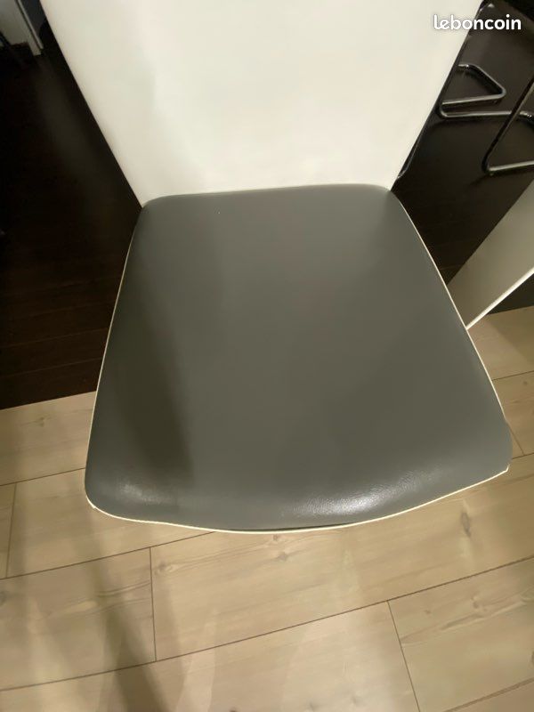 8 Chaises grises et blanches (image 3)