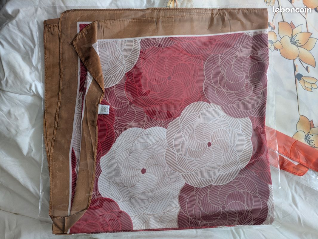 5 Foulards avec motifs (image 5)