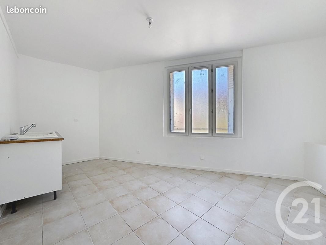 Appartement 3 pièces 67 m² · à Noyon · 67 m² · 550 €