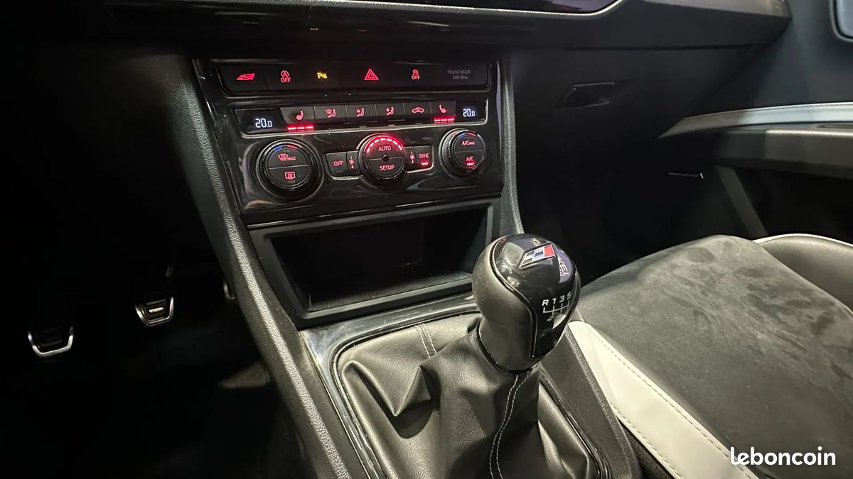 Seat Leon 2.0 280ch Cupra - Suivi complet - Sièges chauffants - Flexfuel (Éthanol) - Seat Sound - Modes de conduite (image 25)
