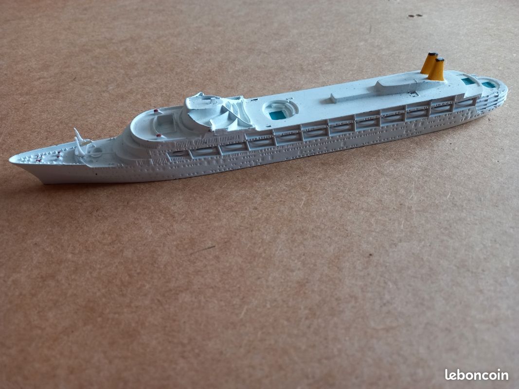 Paquebot- jouet ancien - RMS Canberra (image 2)