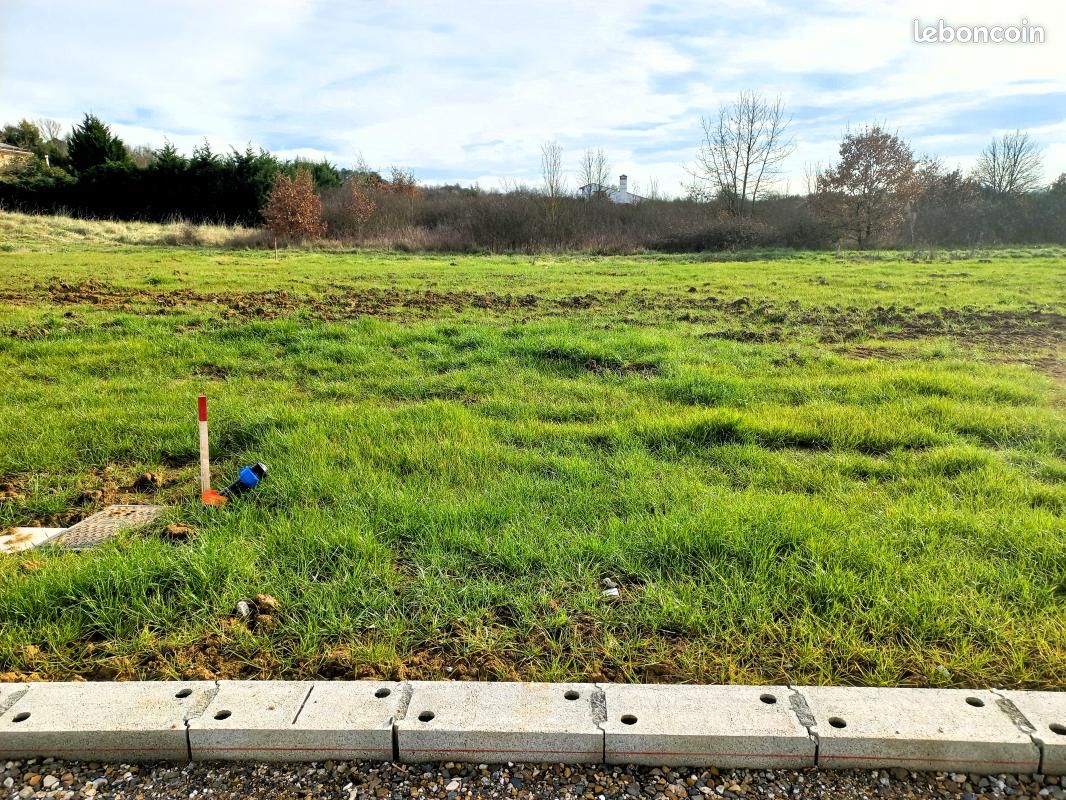 Terrain 372 m² Castelginest · 136 500 €