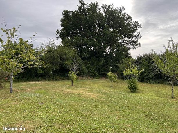 Terrain 587 m² Longeves