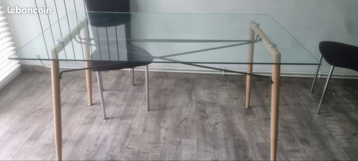 Table en verre (image 1)