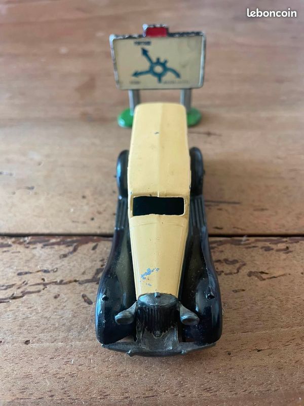 Dinky Toys GB Bentley Fourgonnette Ambulance réf : 30F (image 3)