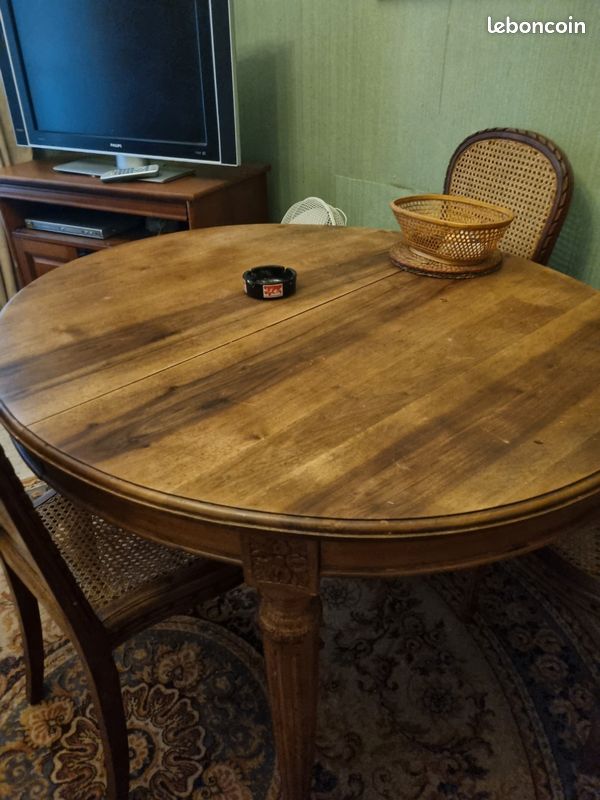 Table en merisier largeur 108, longueur 119 et hauteur 74 (image 2)