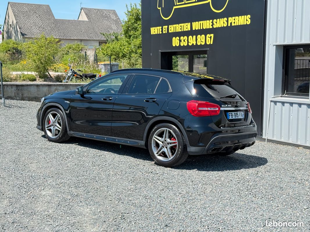 Mercedes-Benz GLA 45 AMG Recaro 2014 (image 2)