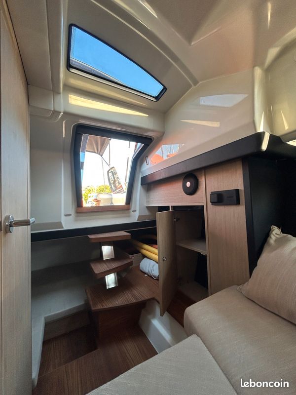 CRANCHI E30 ENDURANCE – 2021 | VOLVO PENTA D4 320 CV | Full options – Très bon état (image 12)