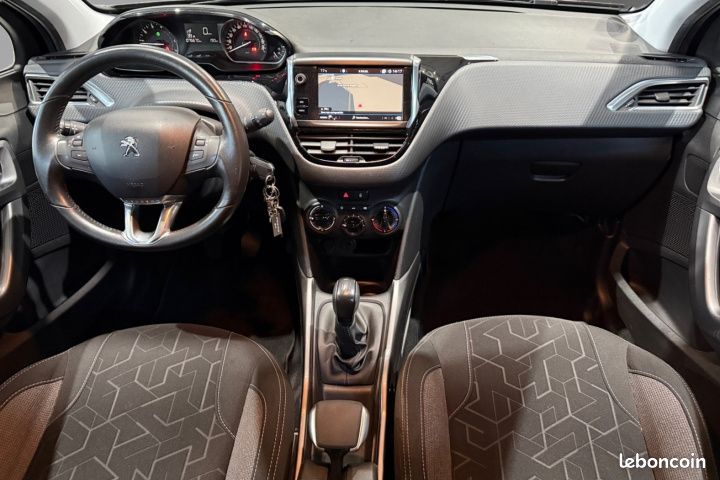 PEUGEOT 2008 1.2 82ch BVM5 Style Garantie 12 mois (image 9)