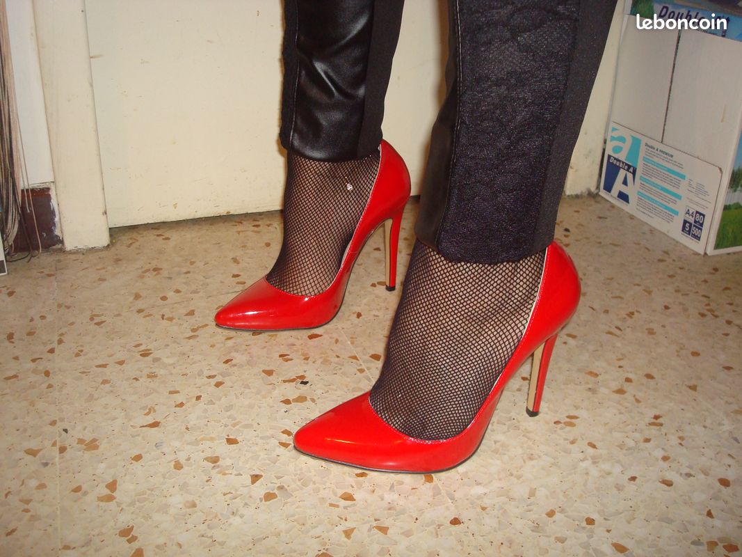 2Paires Escarpins Noires et Rouges à débattre (image 4)