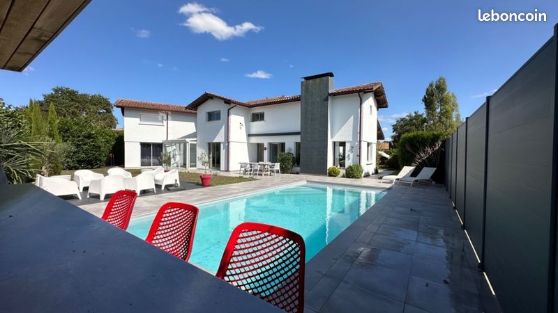 Maison 10 pièces 205 m² · à Pessac · 205 m² · 720 000 €