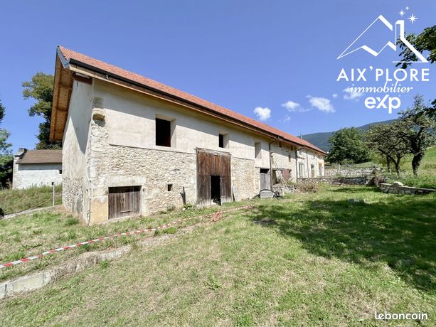 Immeuble 592 m² Marcieux