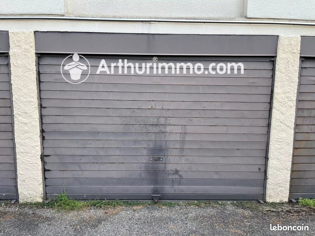 Parking 1 pièce 15 m² · à Champagne-au-Mont-d'Or · 15 m² · 90 €/mois