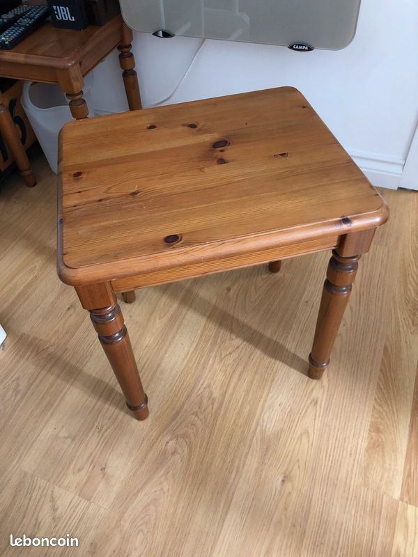 Petite table d’appoint en bon état (image 1)