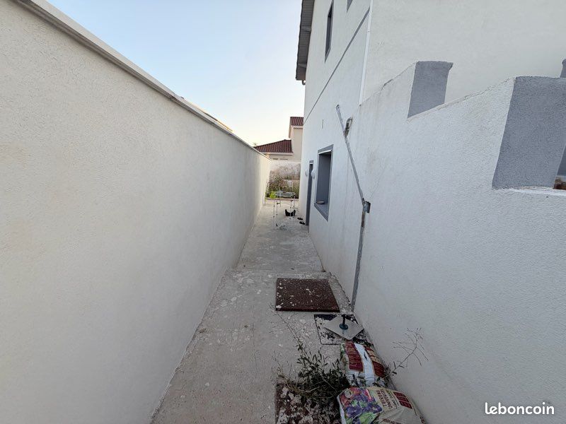 Maison individuelle avec fort potentiel – 200 m² + studio de 60 m² sur terrain de 450 m² – Saint-Priest (Route d’Heyrieux) Située au 87 Route d’Heyrieux à Saint-Priest, cette maison individuelle offr (image 4)