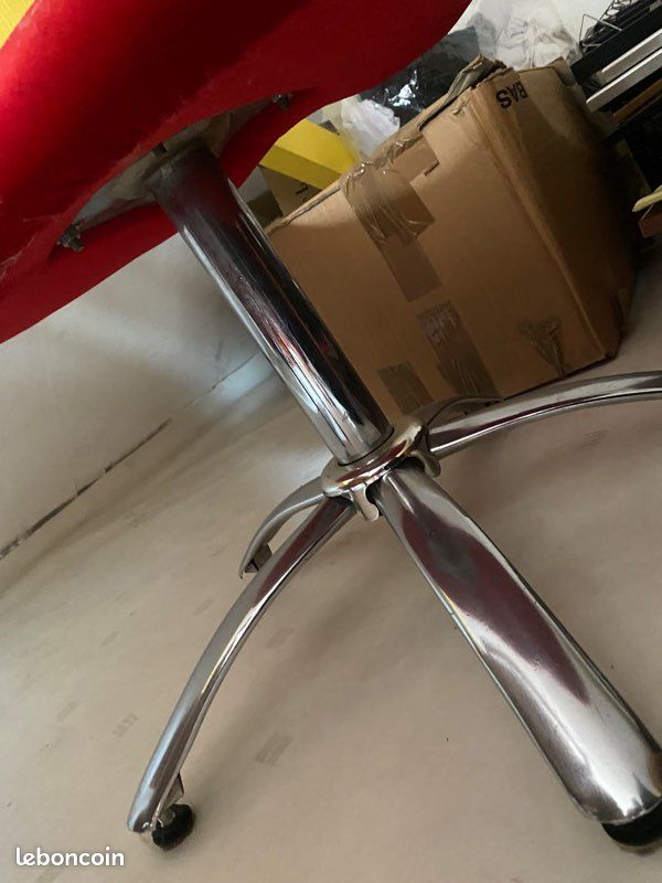 Chaise rouge vintage (image 3)