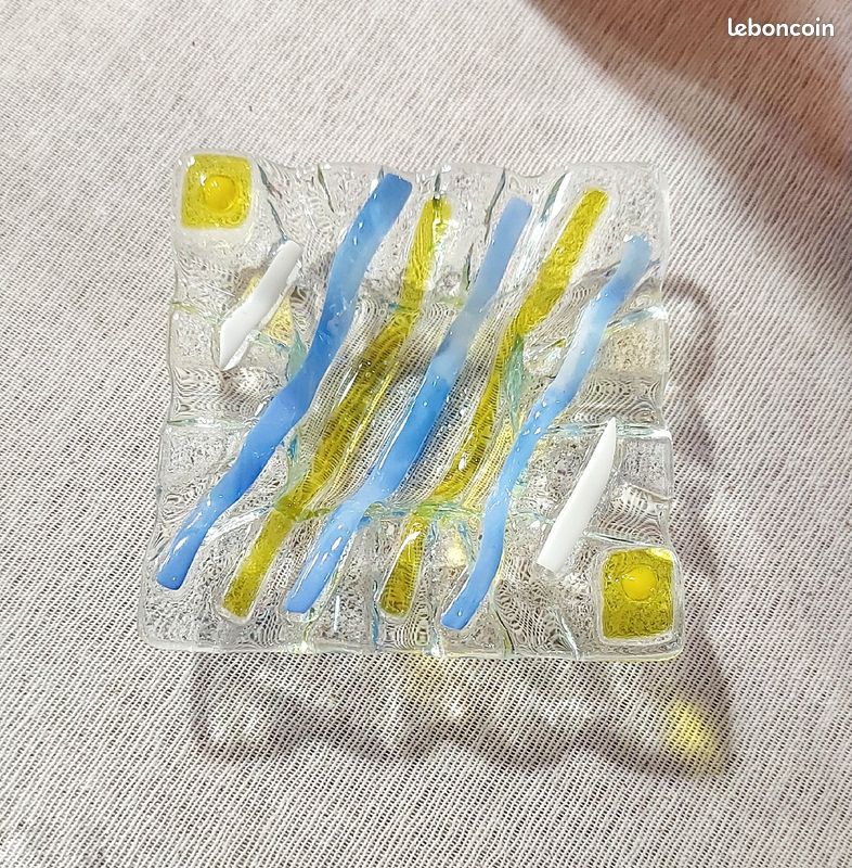 Vide-poche en verre jaune et bleu (image 2)