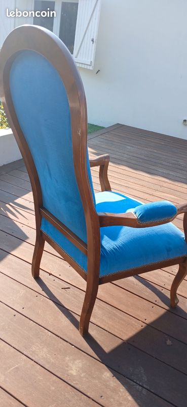 Restauration d'un fauteuil Voltaire : techniques et astuces