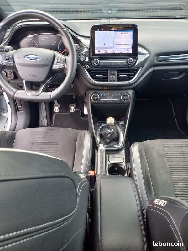 Ford Fiesta ST 200 Performance 2019 avec seulement 115 000 KM GPS Camera B&O - GARANTIE 12 MOIS (image 3)