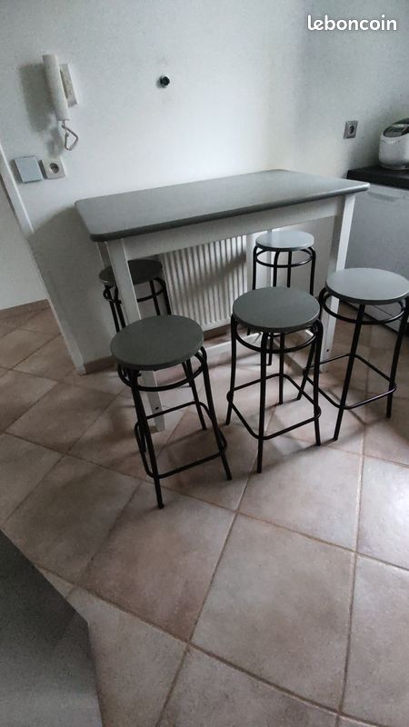 Table haute 110x70 + 5 tabourets (image 2)
