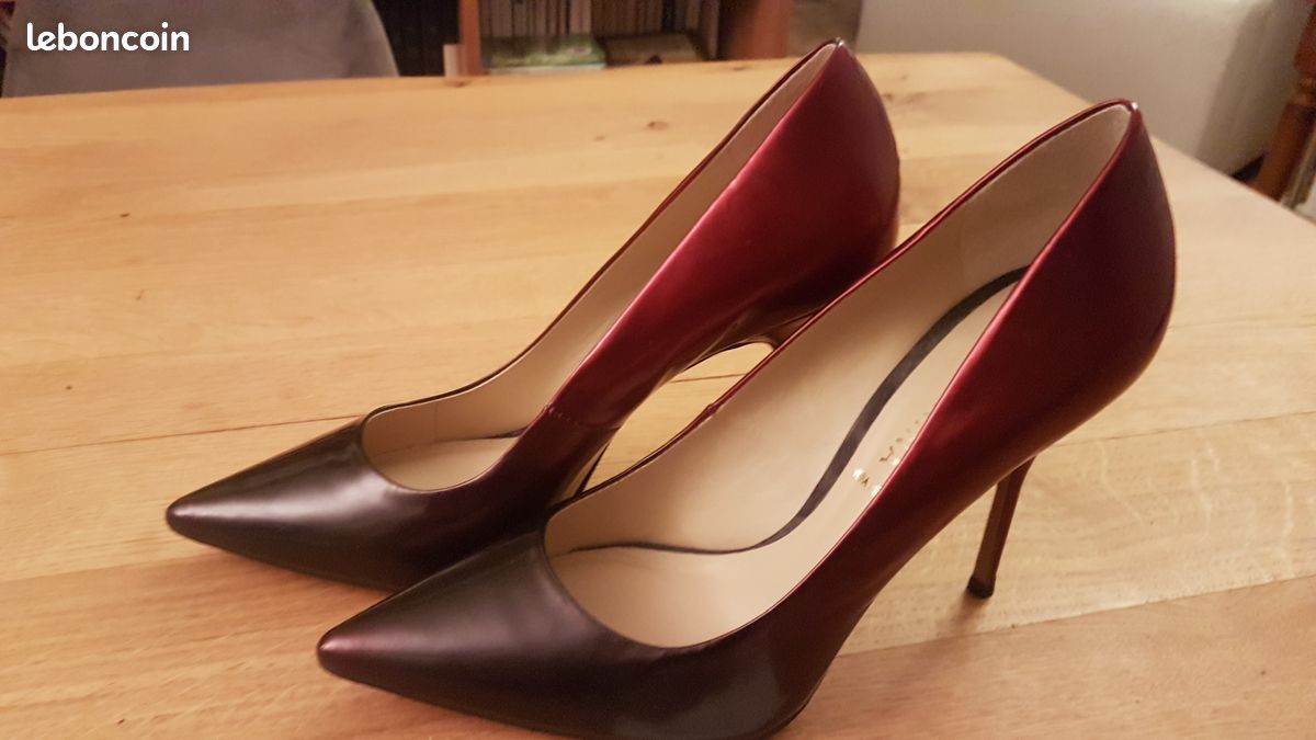 Escarpins San Marina Talon Aiguille - Taille 40 Cuir Noir - Occasion - Super état