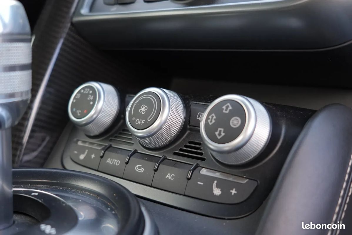 Audi R8 5.2 V10 FSI 525ch R tronic 6 - Suivi d'entretien / HiFi Bang&Olufsen / Caméra de recul / Pack Carbone / Maintien de charge (image 35)