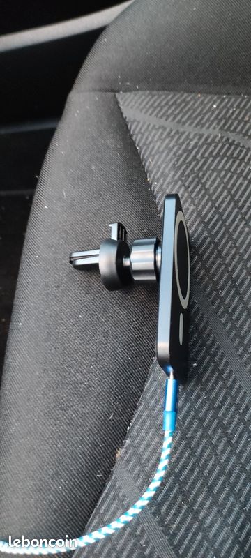 Support voiture iPhone batterie MagSafe très bon état (image 4)