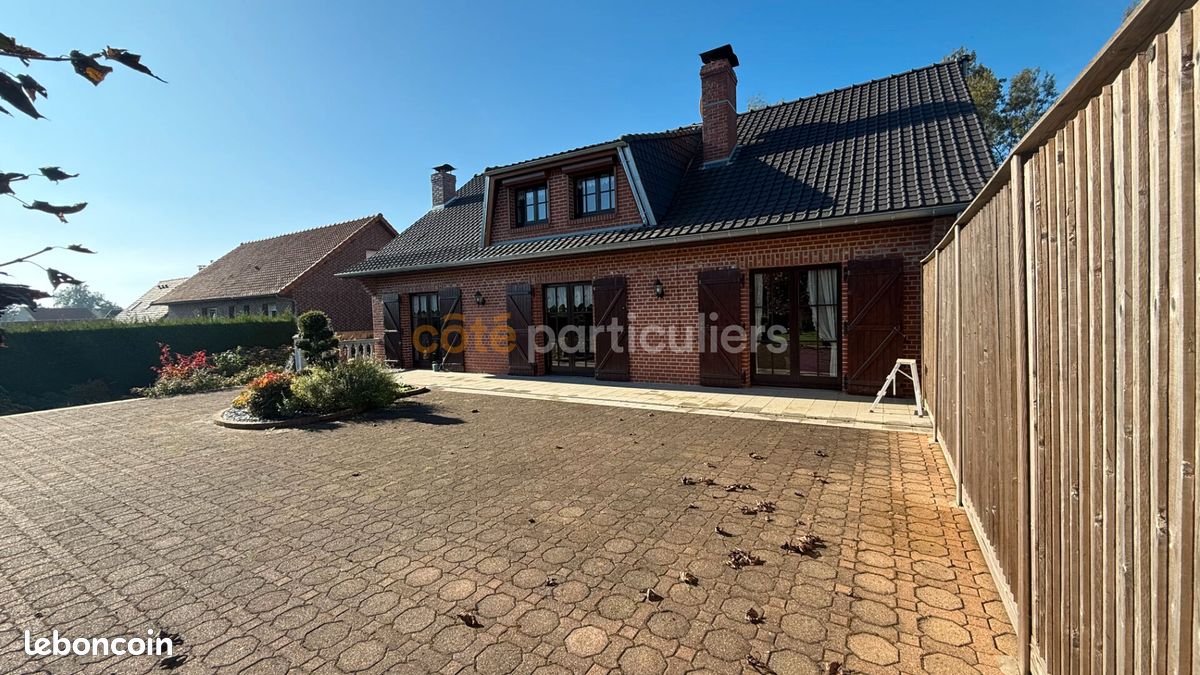 Maison 8 pièces 200 m² · à Hernicourt · 200 m² · 250 000 €