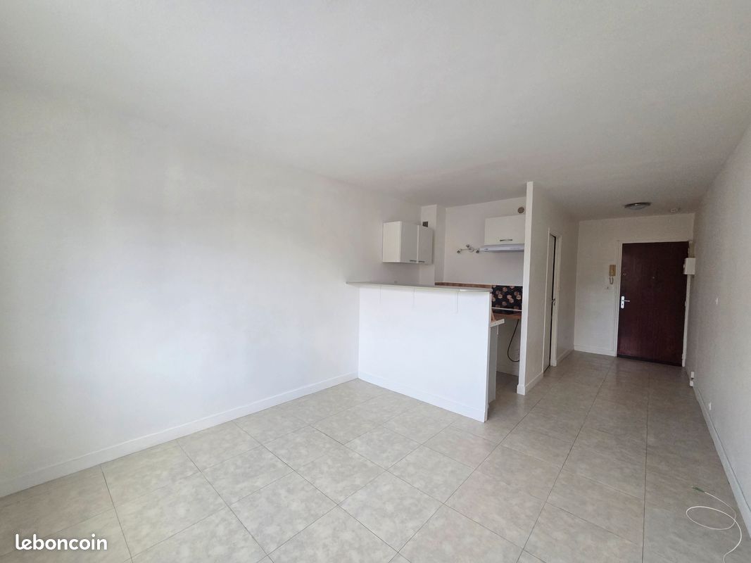 Appartement 1 pièce 25 m² · à Brétigny-sur-Orge · 25 m² · 560 €/mois