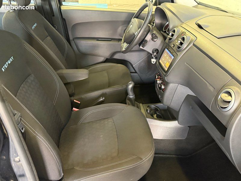 DACIA LODGY TCe 115 7 places Stepway, monospace (image 8)