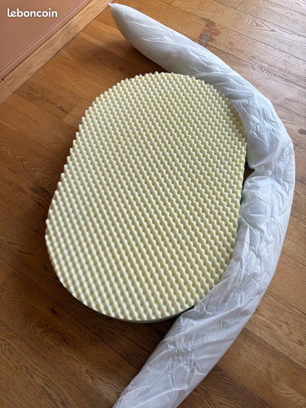 Grand panier orthopédique pour chien – mousse alvéolée – déhoussable Description Je vends ce grand panier orthopédique pour chien, en très bon état. Il possède un matelas épais en mousse alvéolée, (image 3)