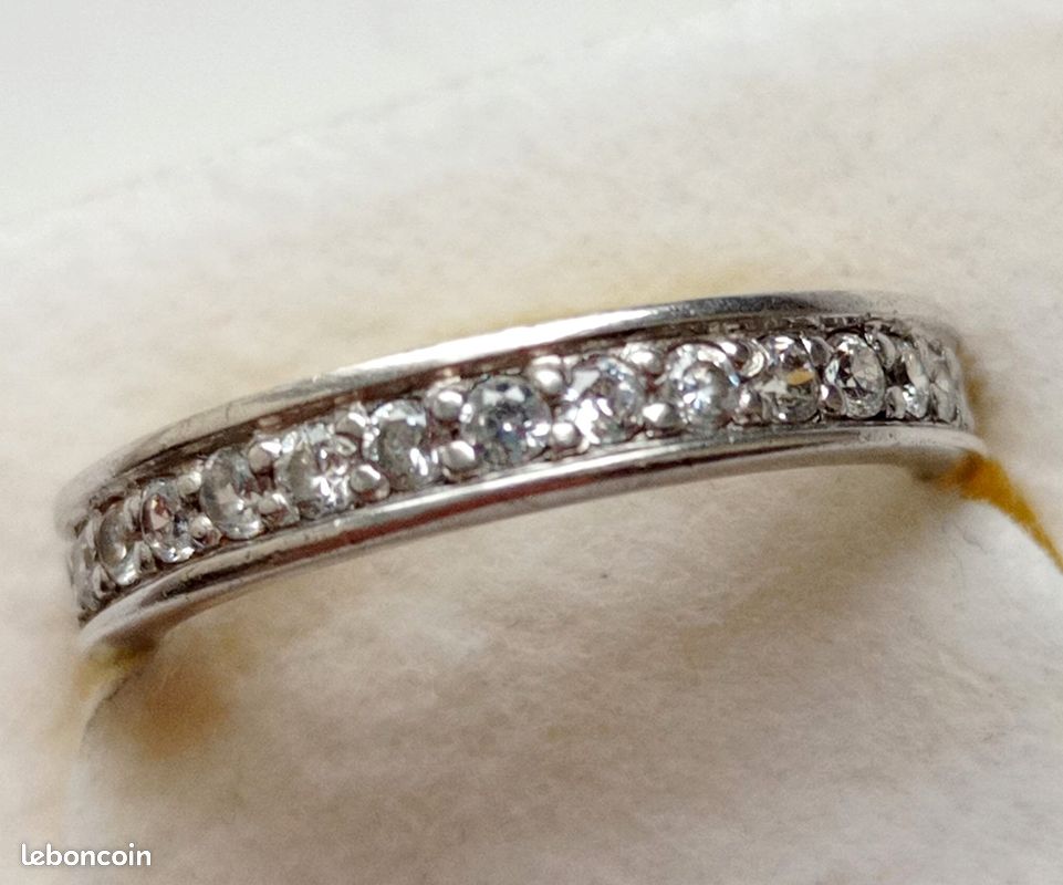 Alliance demi jonc bague marque Maty véritables zirconiums griffés