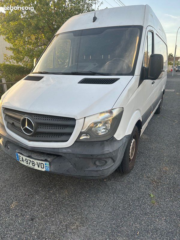 Camion sprinter Mercedes année 2016 (image 1)