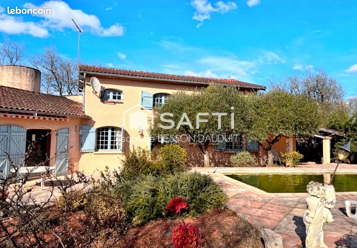 Maison 6 pièces 189 m² · à Monteils · 189 m² · 250 000 €