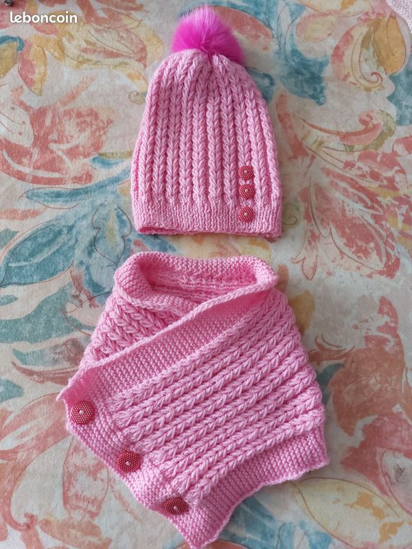 Bonnet et écharpe point tricot coeur pouvant se nouer fillette pour 2 / 3 ans (image 2)