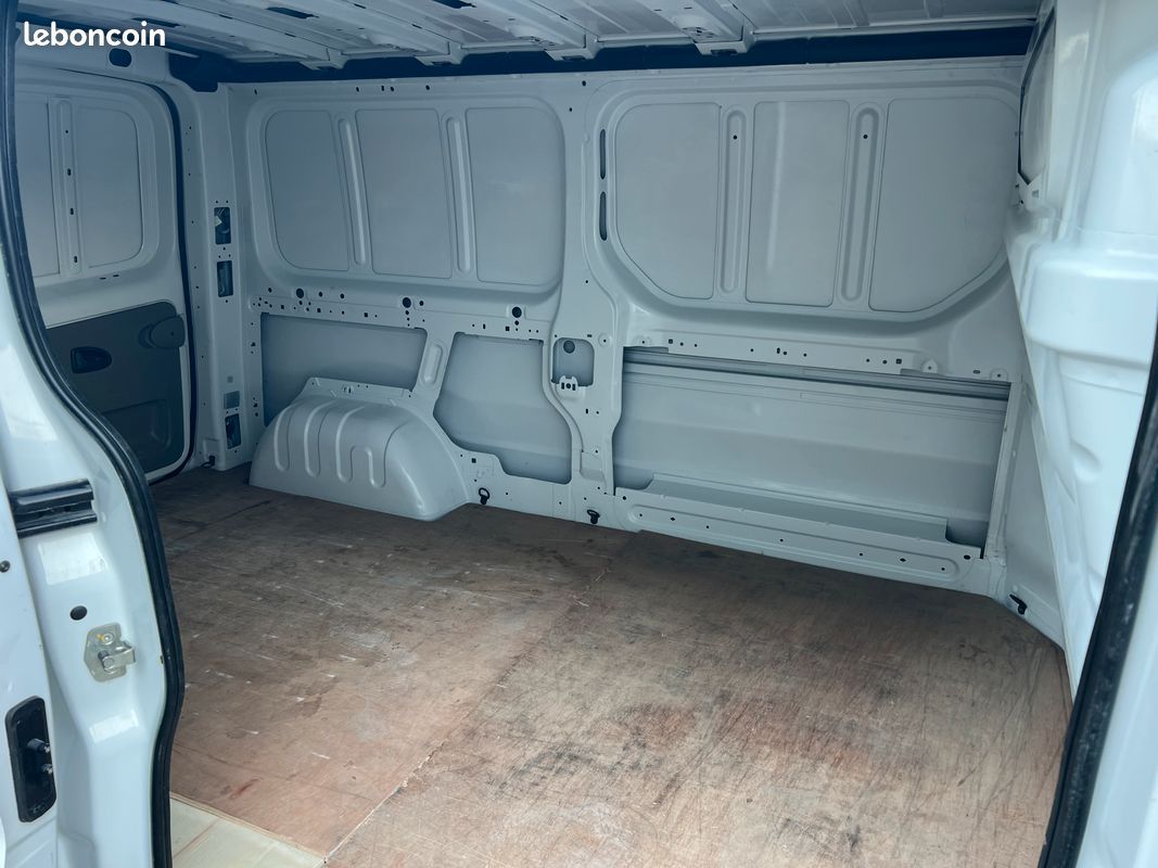 Renault trafic 2.0 l dci 115 cv (image 7)
