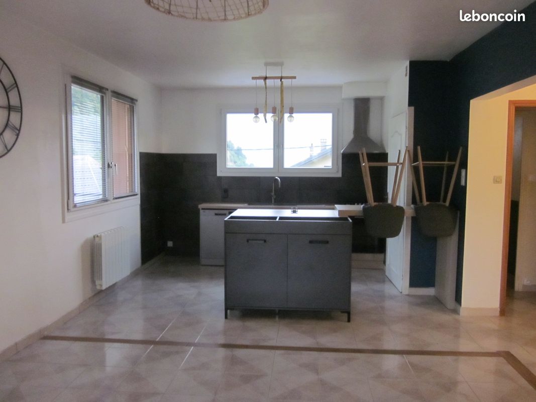 Appartement 4 pièces 90 m² · à Saint-Étienne-de-Cuines · 90 m² · 1 000 €