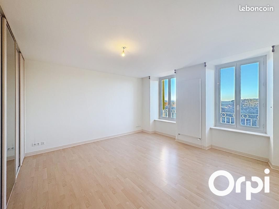 Appartement 3 pièces 80 m² · à Saint-Flour · 80 m² · 640 €/mois