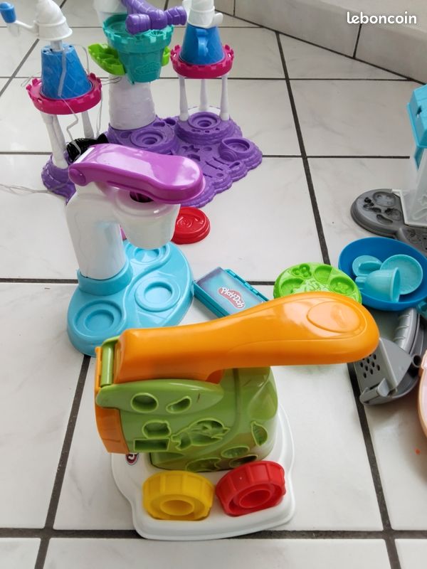 Jeux pour création et jouer avec pâte à modeler Play-Doh ( le lot ou séparément demander) (image 5)