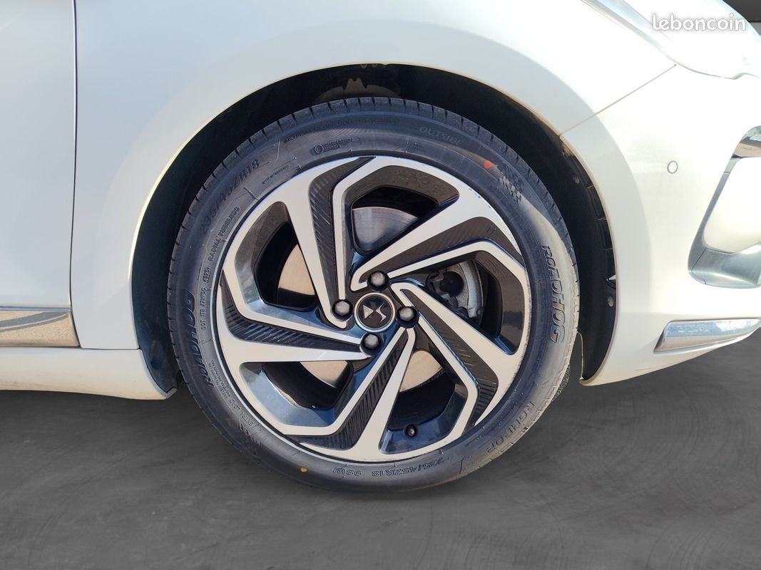 DS DS5 Hybrid 4x4 ETG6 Sport Chic - Caméra de Recul - Palettes au volant - Clim Bizone - Garantie 12 Mois (image 17)