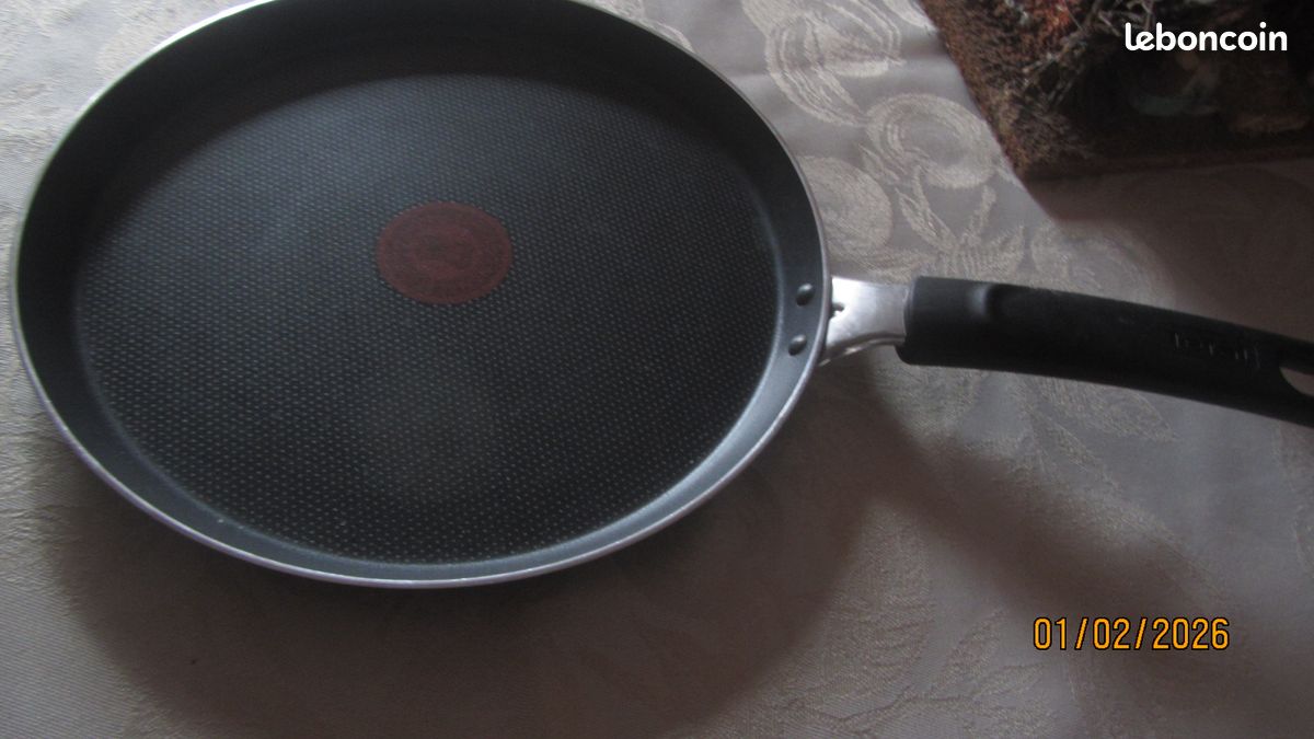 Grande poeel a galette de 25 cm (image 1)