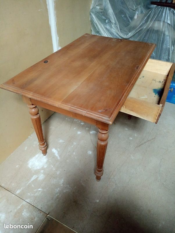 Table en bois (image 2)