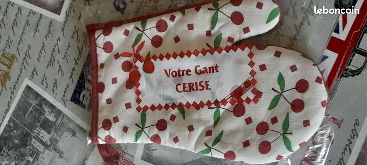 Gant Manique de cuisine '" motifs cerises"- Etat Neuf - Marque François Saget (image 5)