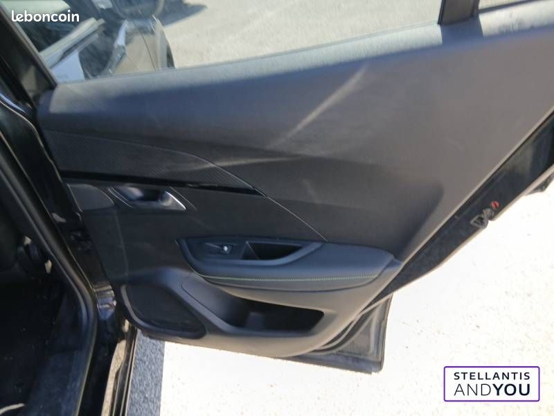 Peugeot 2008 PureTech 130 S&S EAT8 GT (image 11)