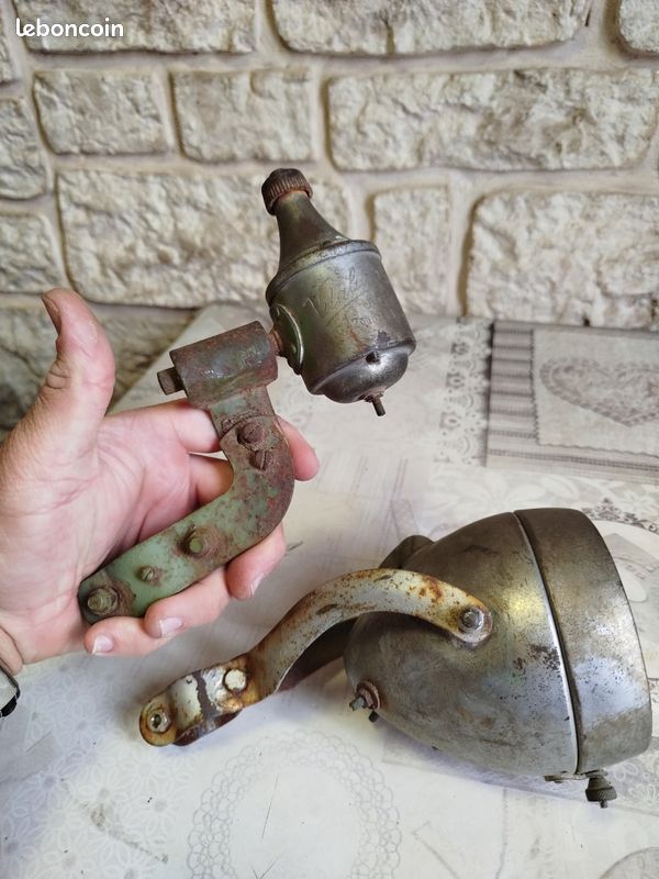 ancien phare vélo bicyclette cyclomoteur avec support vintage